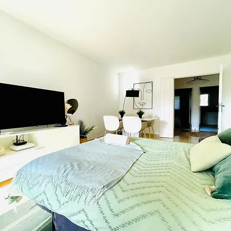 2 Pieces A Appartement *